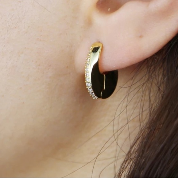 Geo Minimalist Layer Earrings - Picture 3 of 4